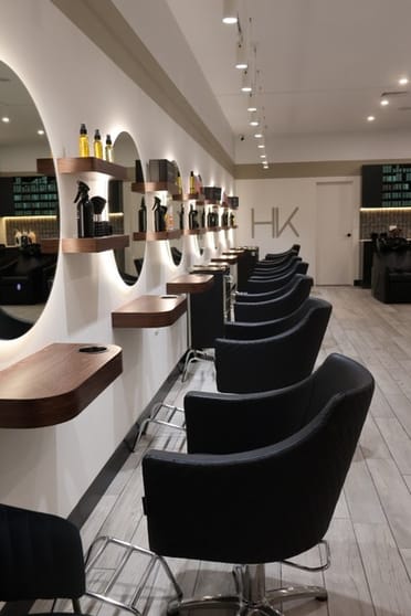 Hair Salon In Shopping Mall - Run Under Management