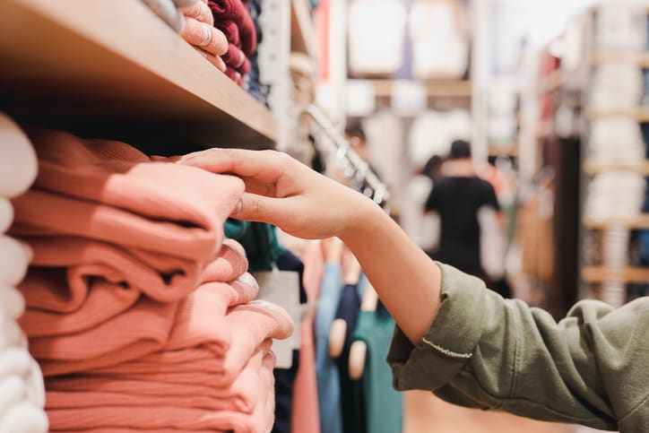 **SOLD** Ladies Clothing Shop *Major Shopping Centre *Very Cheap Rent *100m2 *Tkg $7,000 pw [2111112]