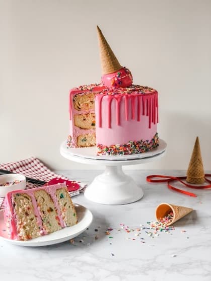 **SOLD** Very Busy Cake Shop in Eastern Suburb *Tkg $20,000+ pw *Easy to Run [2208182]