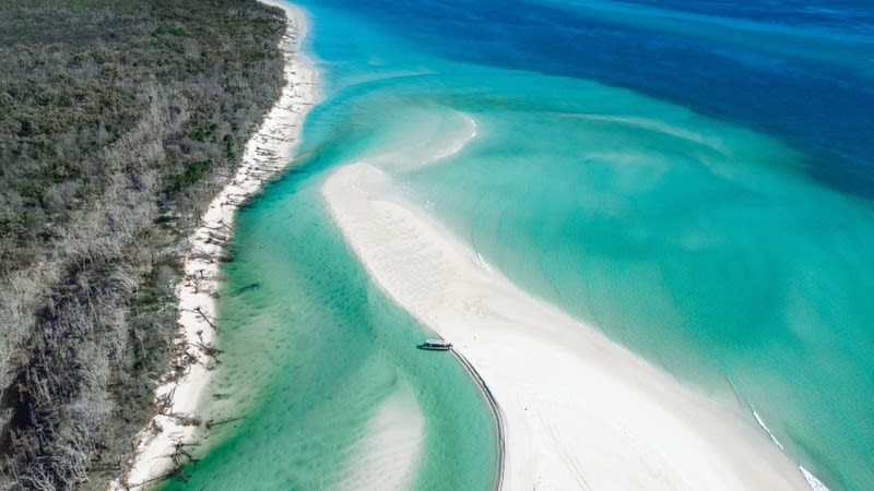 39 acre land bank looking onto Fraser Island 39 acre land bank looking onto Fraser Island