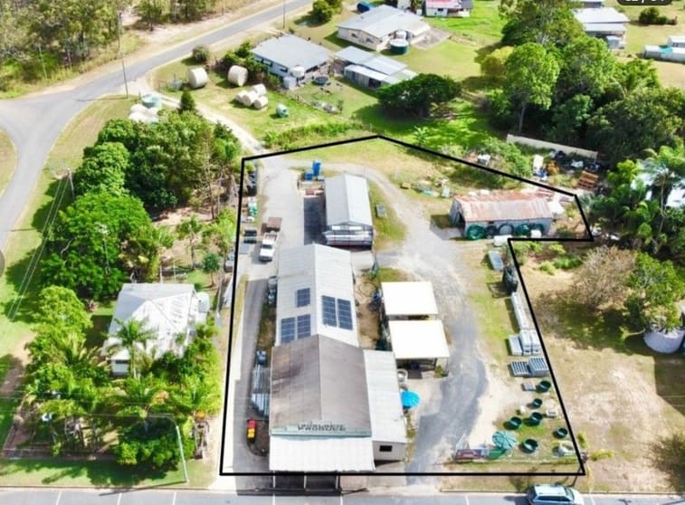 This freehold produce/plumbing/hardware store comes with a residential property. This freehold produce/plumbing/hardware store comes with a residential property.