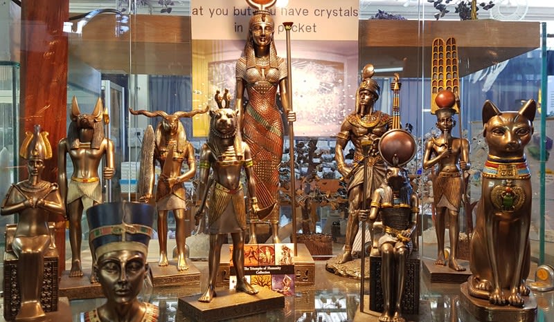 New Age Giftware Shop Providing Reiki, Tarot Card Reading and More!