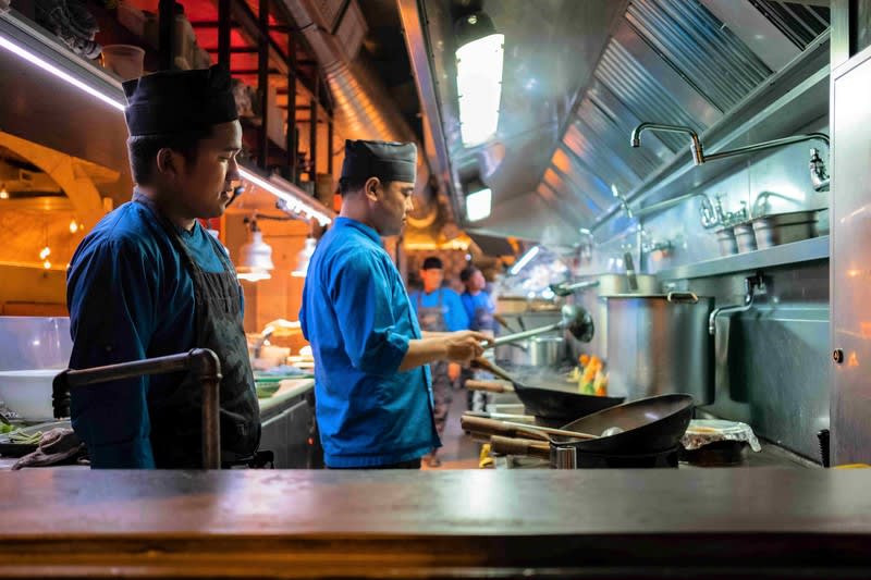 Busy Asian Restaurant *Huge cash flow* Bargain* [2310114]