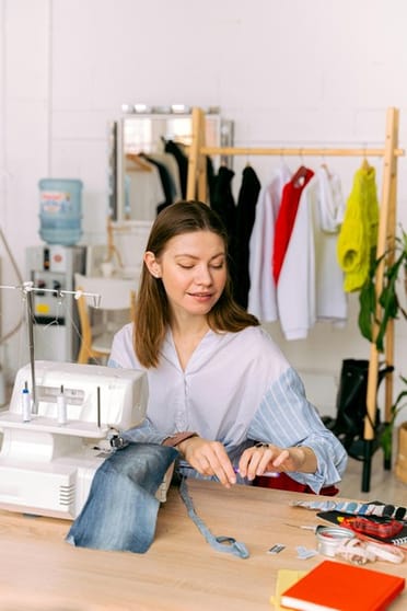 Thriving Clothes Alterations Business Busy Shopping Centre North Ref: 1662