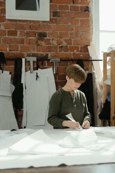 Thriving Clothes Alterations Business Busy Shopping Centre North Ref: 1662