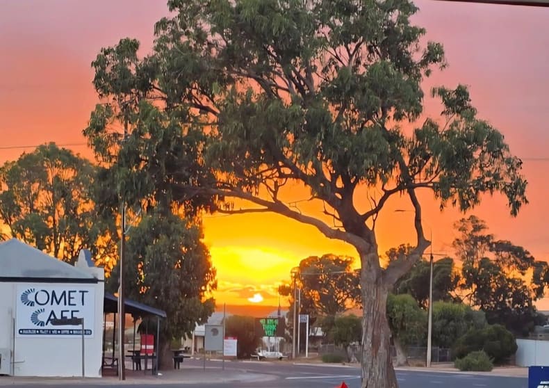 Comet Cafe & General Store - Wiwo $700,000 Comet Cafe & General Store - Wiwo $700,000