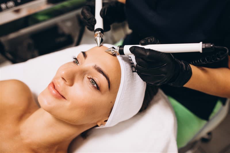 Henley Beach Skin and Beauty business for sale  Busy shopping centre location