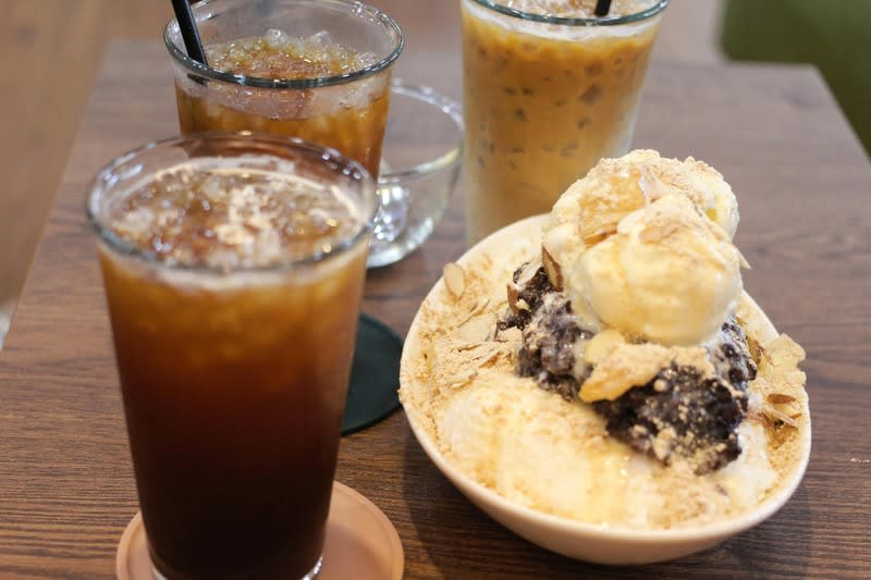 Fully Managed Dessert Shop CBD Location Ref: 1433