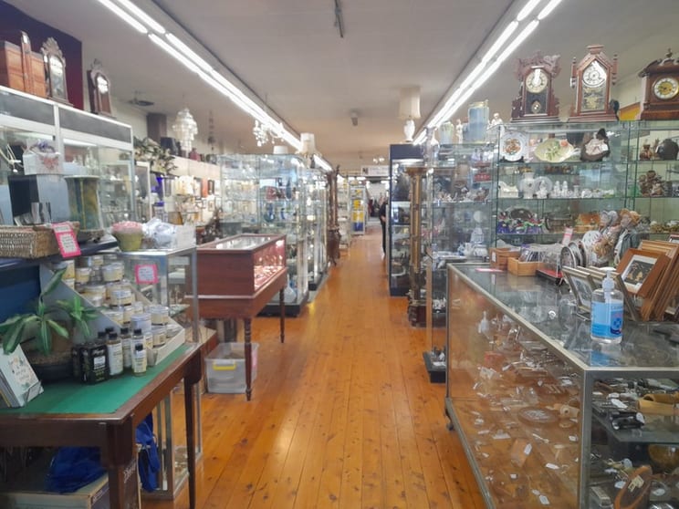 Mr Pickwicks Fine Books, Antiques And Collectables Mr Pickwicks Fine Books, Antiques And Collectables