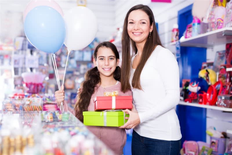 Busy and Well Established 5 Days Party Ware Shop Ref: 12263 Busy and Well Established 5 Days Party Ware Shop Ref: 12263