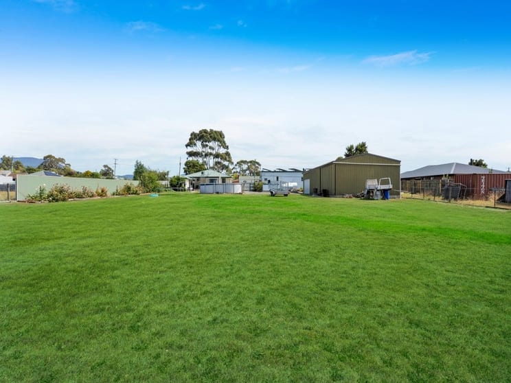 Road House General Store LPO Freehold 3BR Home Block size 2668m2, T/O FY25 $1.5mill+ Road House General Store LPO Freehold 3BR Home Block size 2668m2, T/O FY25 $1.5mill+