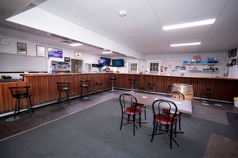 One Of The Cheapest Pubs In Victoria - 121hf One Of The Cheapest Pubs In Victoria - 121hf
