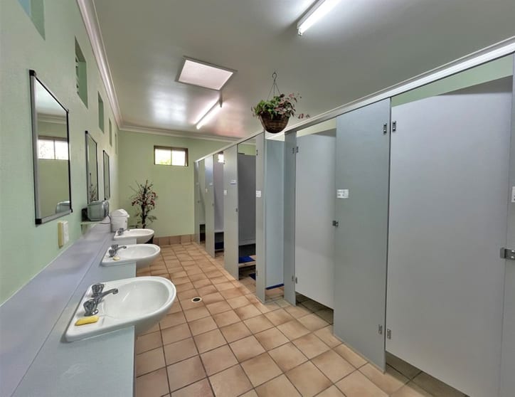 Holiday units & Managers Residence in Midge Point. Holiday units & Managers Residence in Midge Point.