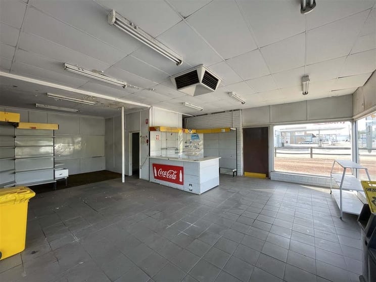 Freehold Land Building & Workshop For Sale
Petrol Station - Great Potential Freehold Land Building & Workshop For Sale
Petrol Station - Great Potential