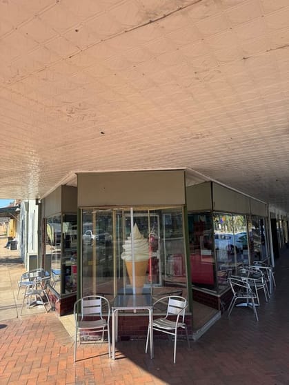Popular Cafe/Diner in Prime Wellington Location with Growth Potential