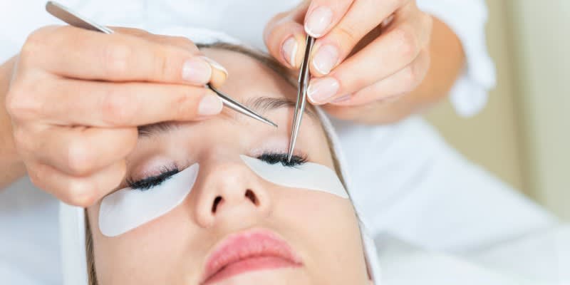 Well Established Eyelash Extension Studio On Main Road Shopping Strip In North Melbourne