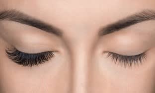 Well Established Eyelash Extension Studio On Main Road Shopping Strip In North Melbourne