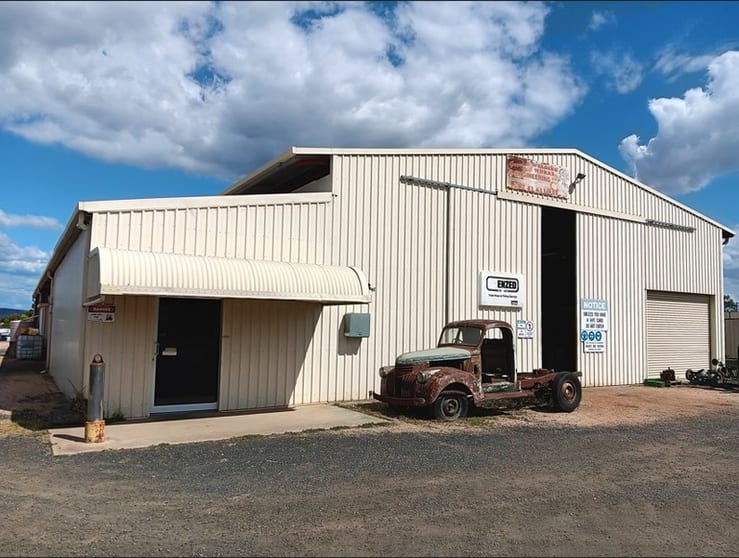 The only hydraulics/welding/engineering workshop  for 100 country miles
