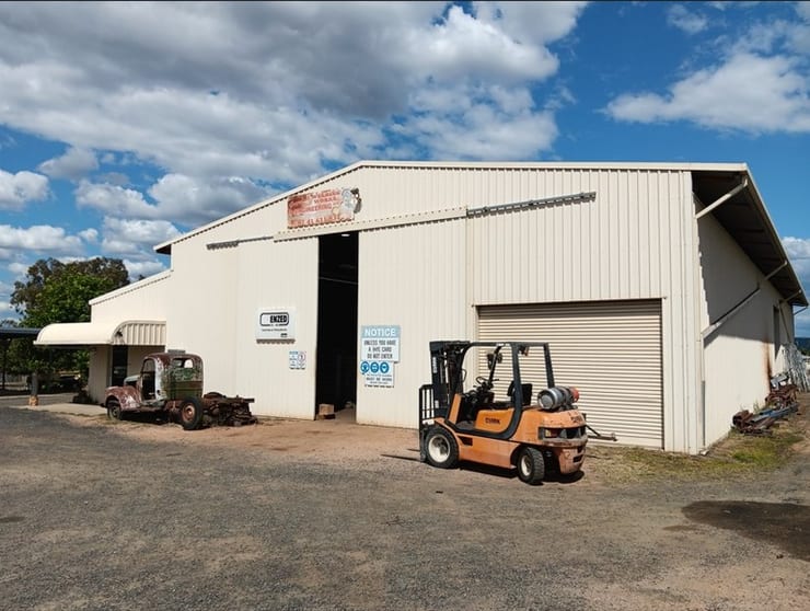The only hydraulics/welding/engineering workshop  for 100 country miles