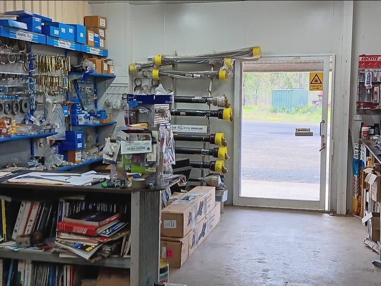 The only hydraulics/welding/engineering workshop  for 100 country miles