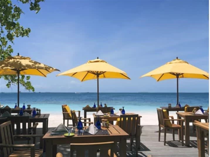 Hospitality Lease for Sale in Paradise: Beachside Bar Grill Hospitality Lease for Sale in Paradise: Beachside Bar Grill