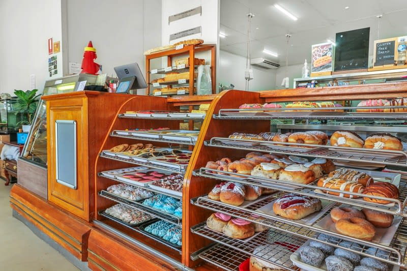 PROFITABLE BUSINESS FOR SALE High-Country Bakehouse  Mansfield, Victoria