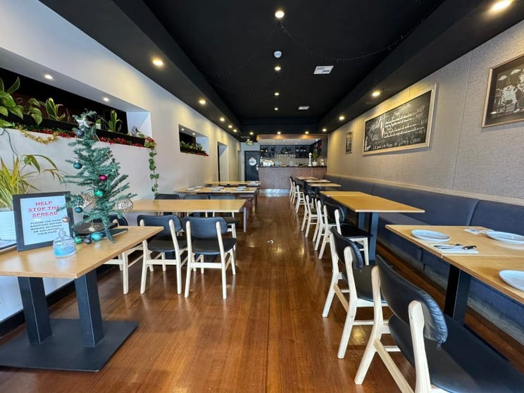 2 Businesses Under One Roof with Dual Frontage 2 Businesses Under One Roof with Dual Frontage