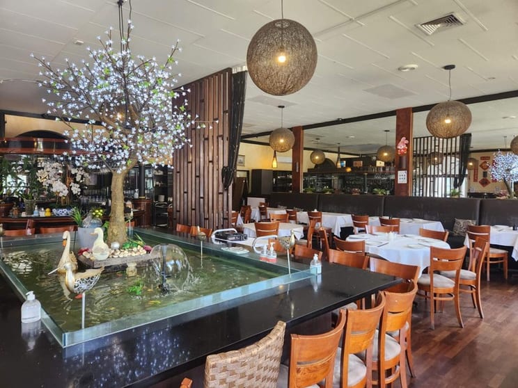 Licensed upmarket & spacious Chinese Restaurant priced to sell at $70000. PBA Licensed upmarket & spacious Chinese Restaurant priced to sell at $70000. PBA