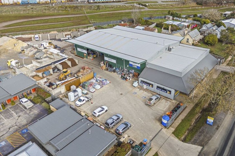 Prime Commercial Development Opportunity - Vendor Terms Available Prime Commercial Development Opportunity - Vendor Terms Available