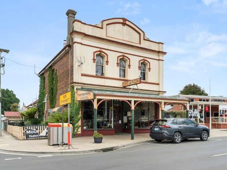 Iconic Café in the Heart of Sheffield Enroute To Cradle Mountain Iconic Café in the Heart of Sheffield Enroute To Cradle Mountain