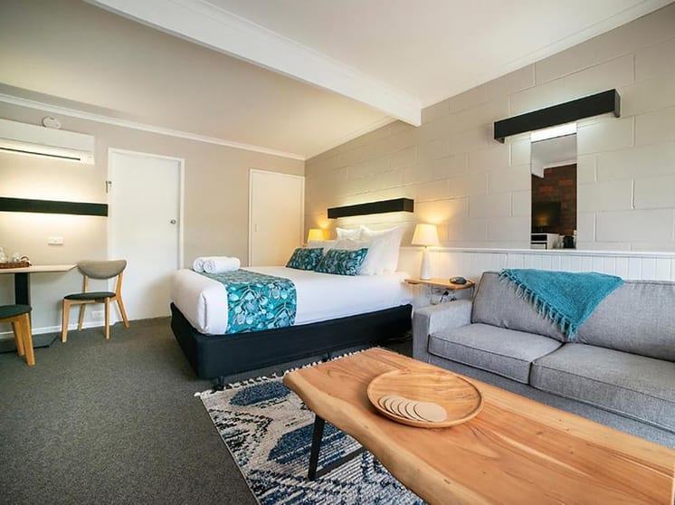 A Beautiful Location To Own Your Own Freehold Motel - 1836mf A Beautiful Location To Own Your Own Freehold Motel - 1836mf