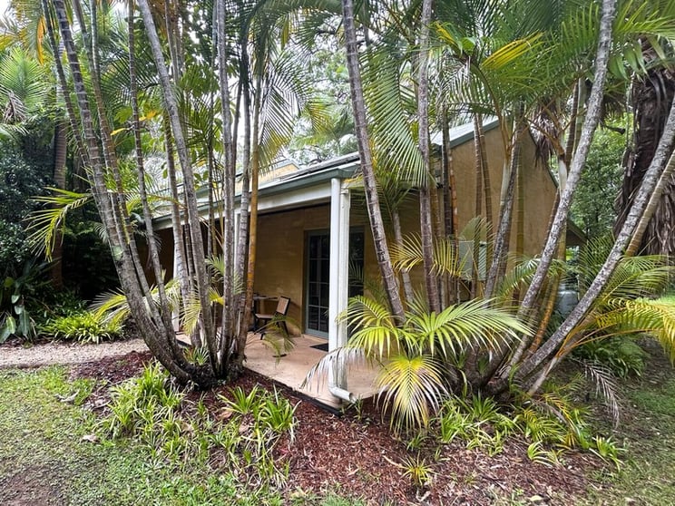 A Boutique Coastal Sanctuary With Income Potential - 2523mf
