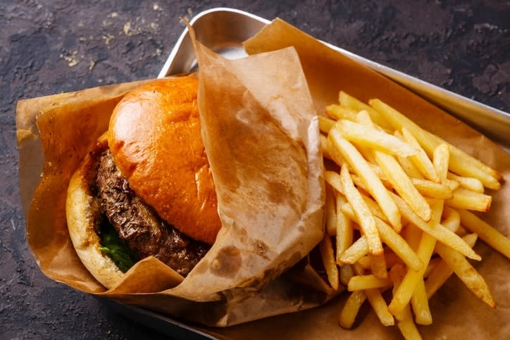 High-Traffic Burger Store in Major Shopping Centre  Huge Growth Potential [2603081]