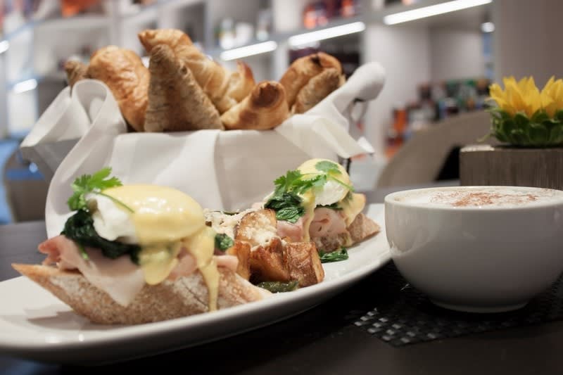 Popular Pakenham Café  High Profits, Weekly taking $12k, 35kg Coffee/Per Week, Prime Location with No Competition [2508211]
