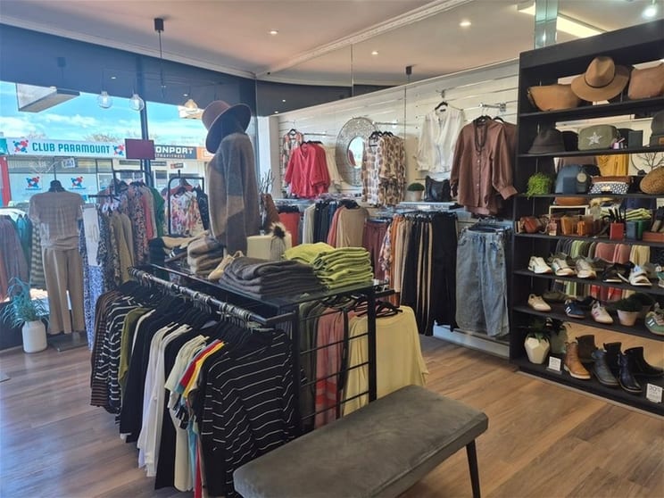 Popular Women's Fashion Boutique - Prime Location Popular Women's Fashion Boutique - Prime Location