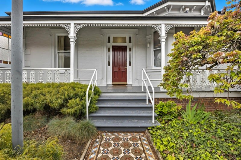 Prime Location Residence with Income or 3 BnB lets (stca) or Health Professional Rooms Prime Location Residence with Income or 3 BnB lets (stca) or Health Professional Rooms