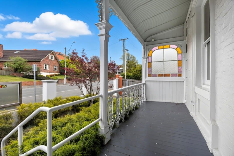 Prime Location Residence with Income or 3 BnB lets (stca) or Health Professional Rooms Prime Location Residence with Income or 3 BnB lets (stca) or Health Professional Rooms