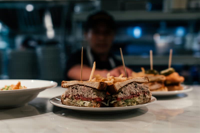 High-Performing Cafe and Restaurant in Prime Location High-Performing Cafe and Restaurant in Prime Location