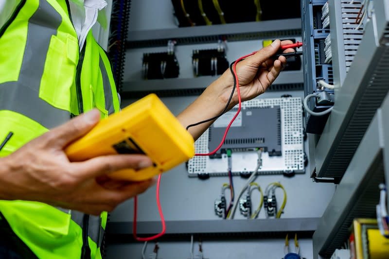 UNDER CONTRACT - Profitable Accredited Electrical ContractorNational Footprint & FY25 Profit $900K+