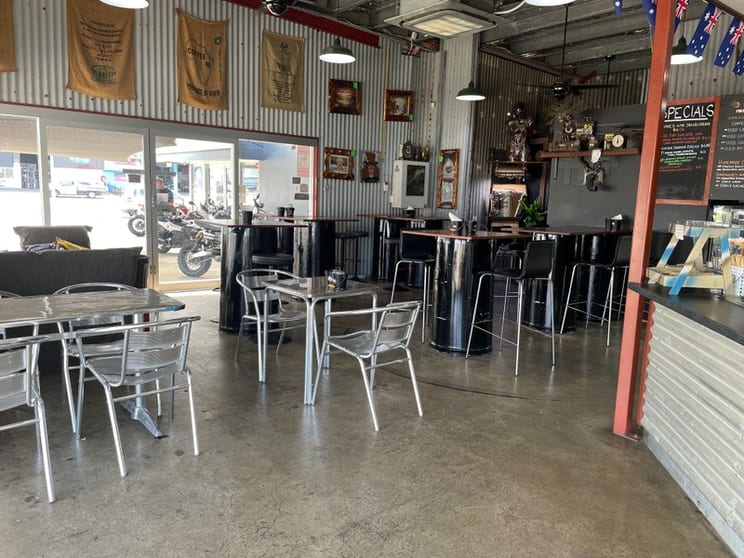 Busy food outlet - in prime location