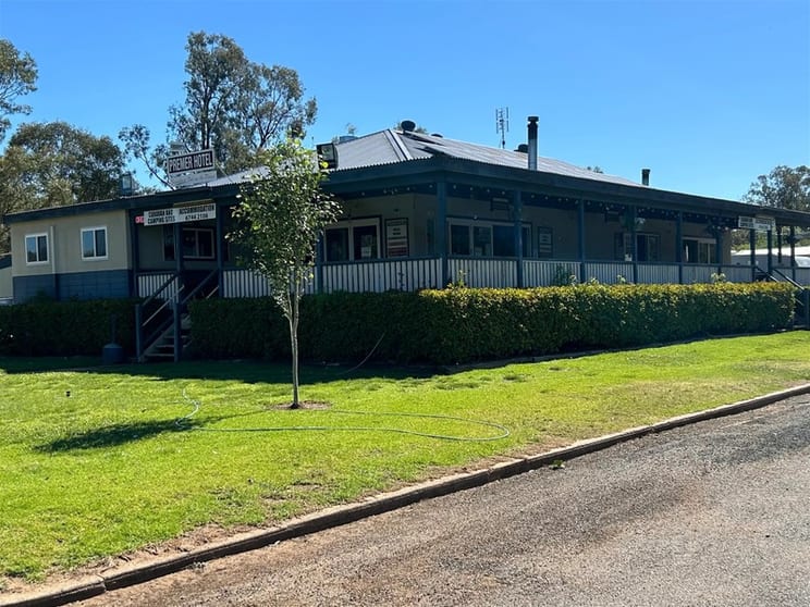 Iconic Country Pub with Accommodation Iconic Country Pub with Accommodation