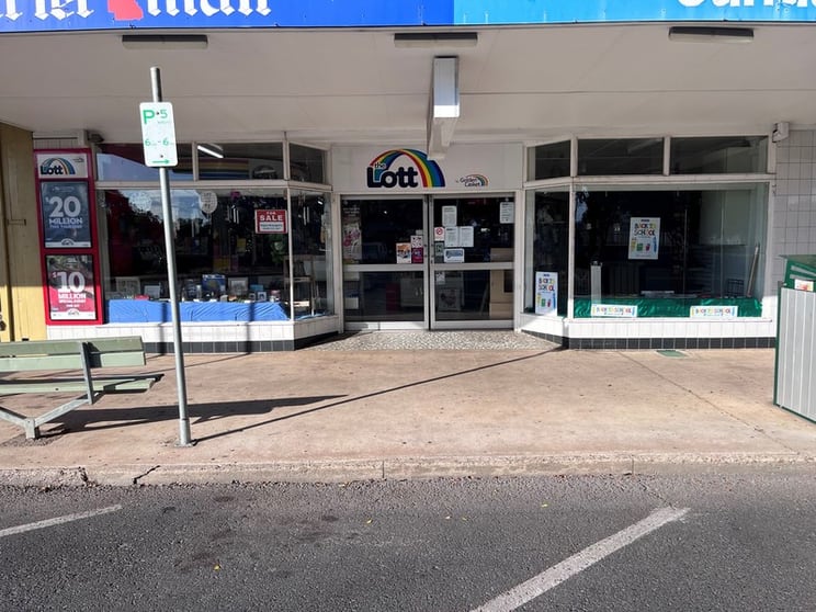 Newsagency $120,000 plus Sav in Busy Town of Emerald + Freehold available for $720,000 Newsagency $120,000 plus Sav in Busy Town of Emerald + Freehold available for $720,000