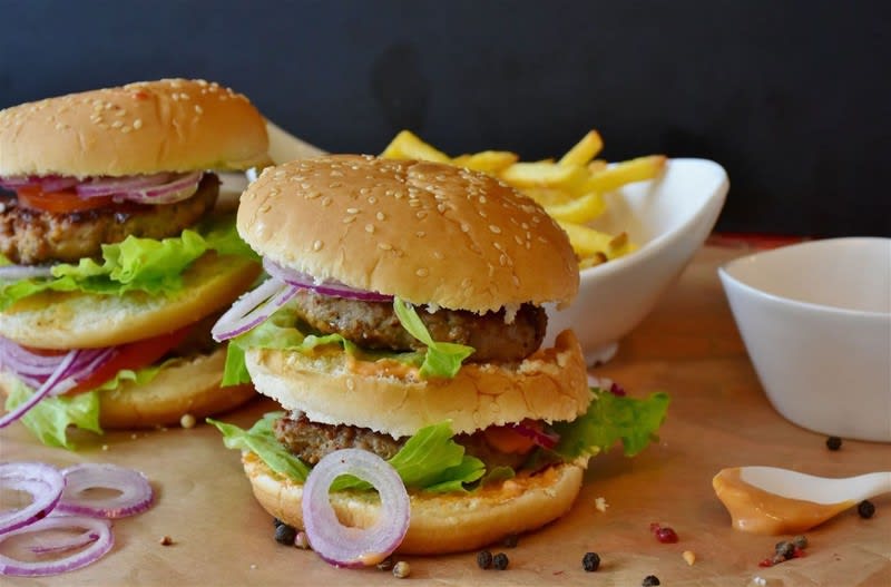 Burger Outlet / Food Business Opportunity Burger Outlet / Food Business Opportunity
