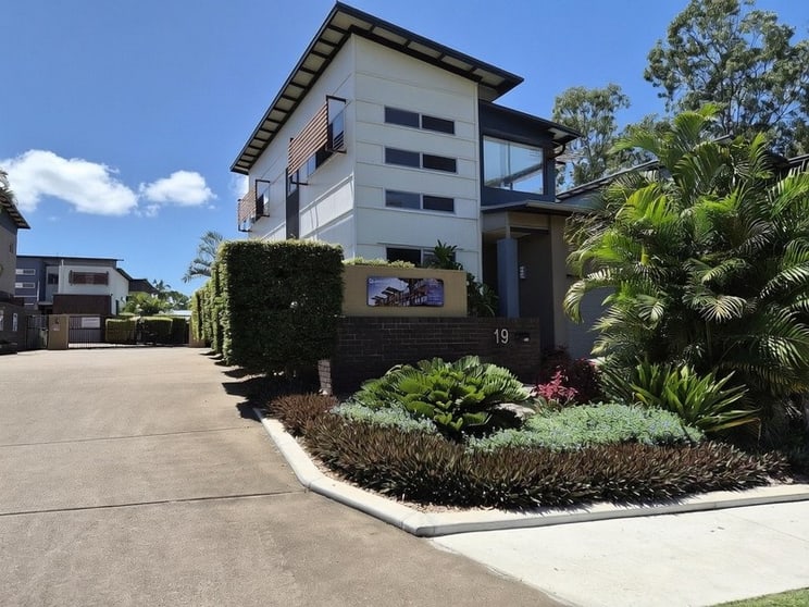 Reduced to sell, now ,Circa 18% ROI -Outstanding Buying Opportunity , No Hours