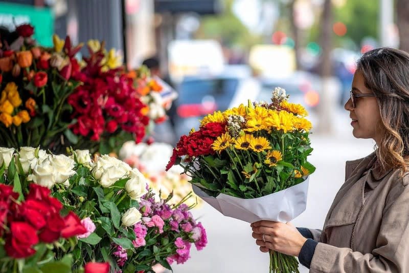 Mixed Use Fruit Shop, Grocer, Florist, Café & Rental Income Net Profit 200k Mixed Use Fruit Shop, Grocer, Florist, Café & Rental Income Net Profit 200k