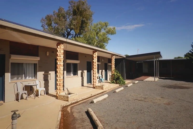 Hillston Motel, Hostel & Shamrock Restaurant  Proven Multi-Income Hospitality Business