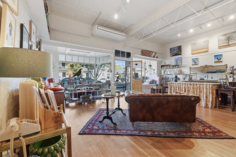 Established Lifestyle Retail Business in Prime Main Street Location Established Lifestyle Retail Business in Prime Main Street Location