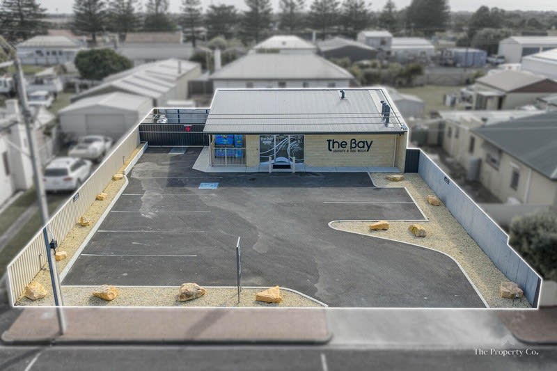 Thriving Coastal Freehold & Business Opportunity Thriving Coastal Freehold & Business Opportunity