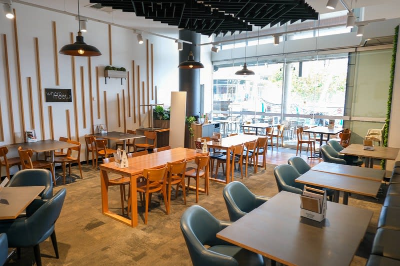 High-profile franchise in a major shopping centre High-profile franchise in a major shopping centre