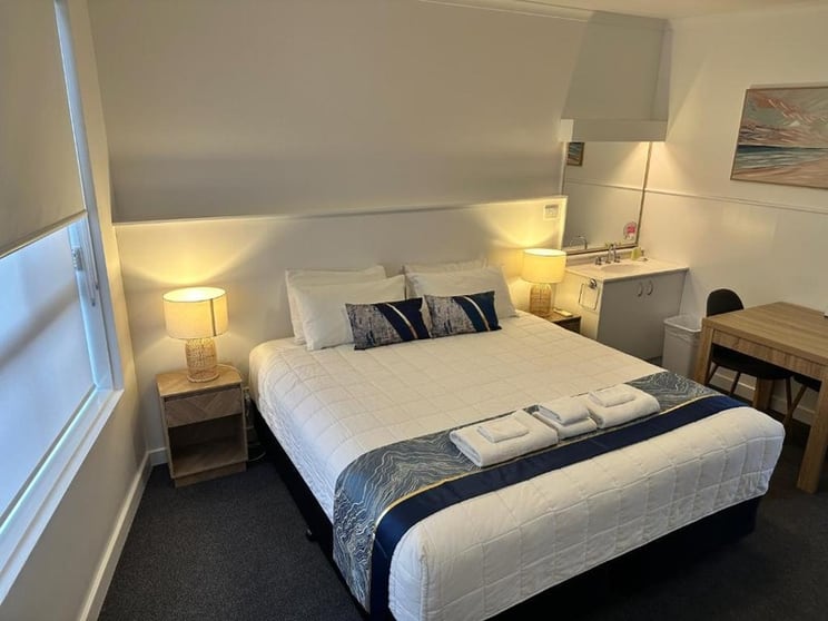 UNDER OFFER - Bamboo Motor Inn  Lakes Entrance, VIC